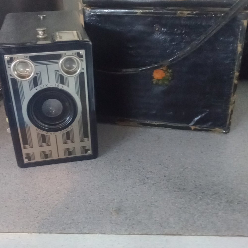 Kodak brownie 6-16 art decor box camera